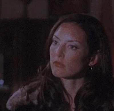 02 - ELLE GREENAWAY